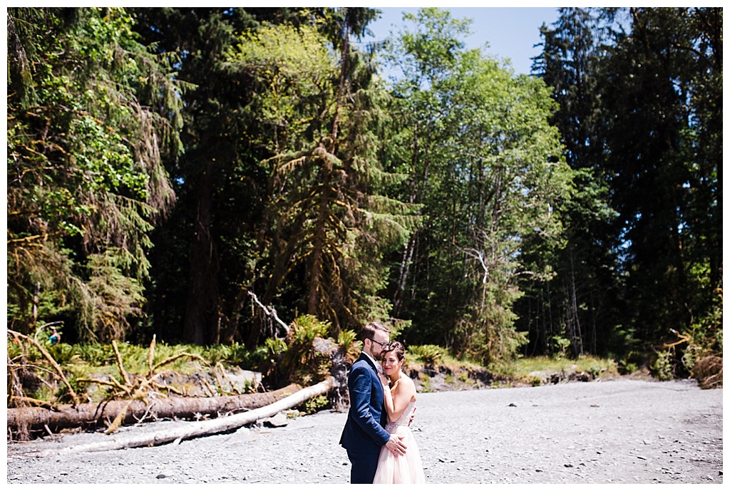 offbeat bride, hoh rainforest, ruby beach, olympic peninsula, julia kinnunen photography, destination wedding, colorado wedding, seattle wedding, wedding photography, bride, groom, adventure seekers, newlyweds, northwest washington wedding, elopement, intimate wedding