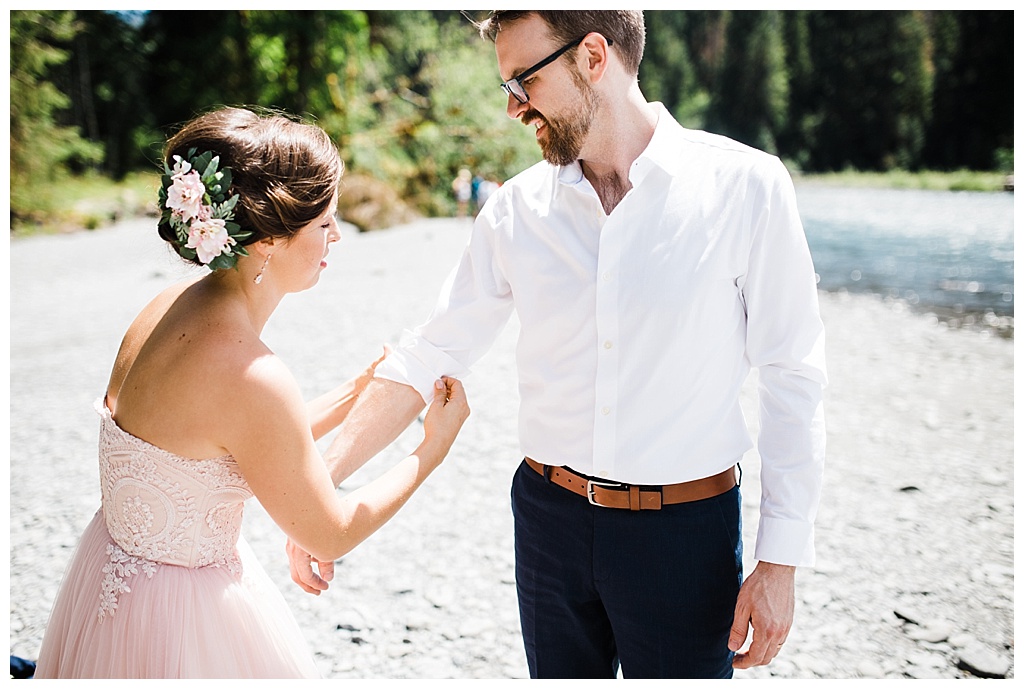 offbeat bride, hoh rainforest, ruby beach, olympic peninsula, julia kinnunen photography, destination wedding, colorado wedding, seattle wedding, wedding photography, bride, groom, adventure seekers, newlyweds, northwest washington wedding, elopement, intimate wedding