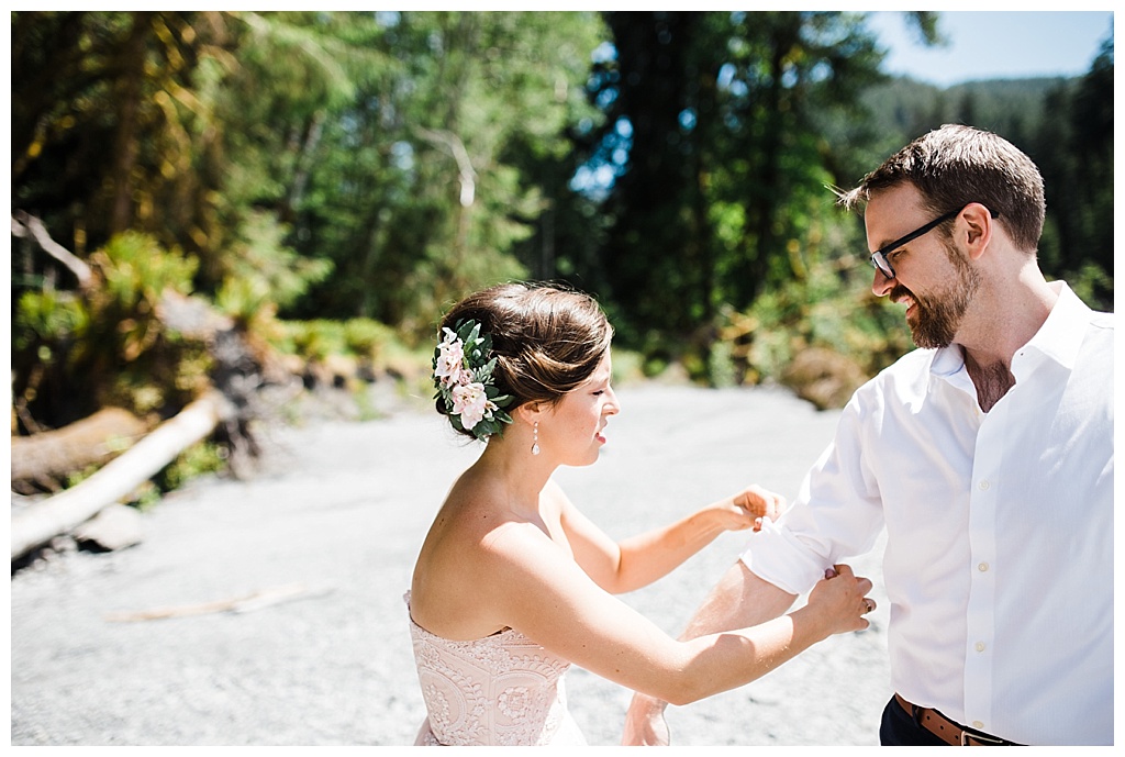 offbeat bride, hoh rainforest, ruby beach, olympic peninsula, julia kinnunen photography, destination wedding, colorado wedding, seattle wedding, wedding photography, bride, groom, adventure seekers, newlyweds, northwest washington wedding, elopement, intimate wedding