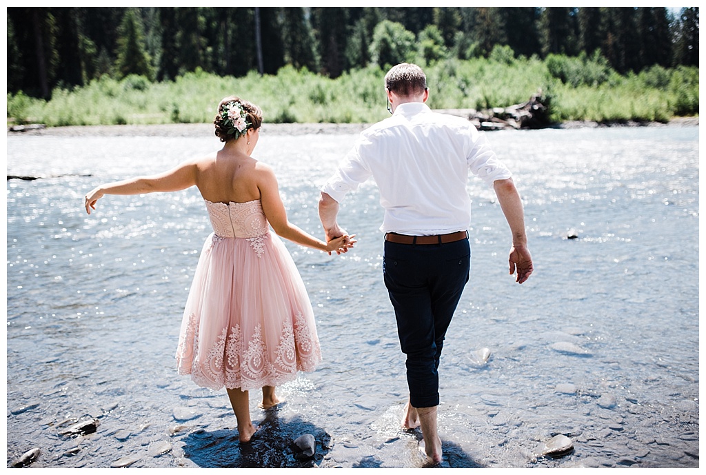 offbeat bride, hoh rainforest, ruby beach, olympic peninsula, julia kinnunen photography, destination wedding, colorado wedding, seattle wedding, wedding photography, bride, groom, adventure seekers, newlyweds, northwest washington wedding, elopement, intimate wedding