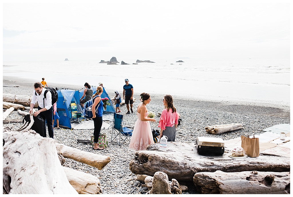 offbeat bride, hoh rainforest, ruby beach, olympic peninsula, julia kinnunen photography, destination wedding, colorado wedding, seattle wedding, wedding photography, bride, groom, adventure seekers, newlyweds, northwest washington wedding, elopement, intimate wedding