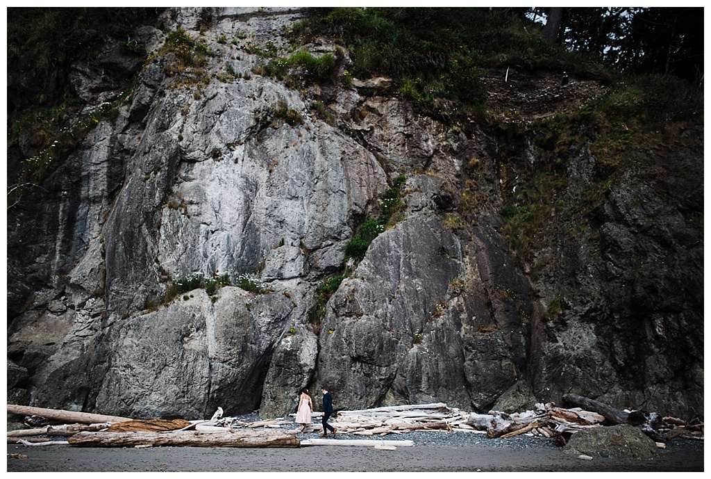 offbeat bride, hoh rainforest, ruby beach, olympic peninsula, julia kinnunen photography, destination wedding, colorado wedding, seattle wedding, wedding photography, bride, groom, adventure seekers, newlyweds, northwest washington wedding, elopement, intimate wedding