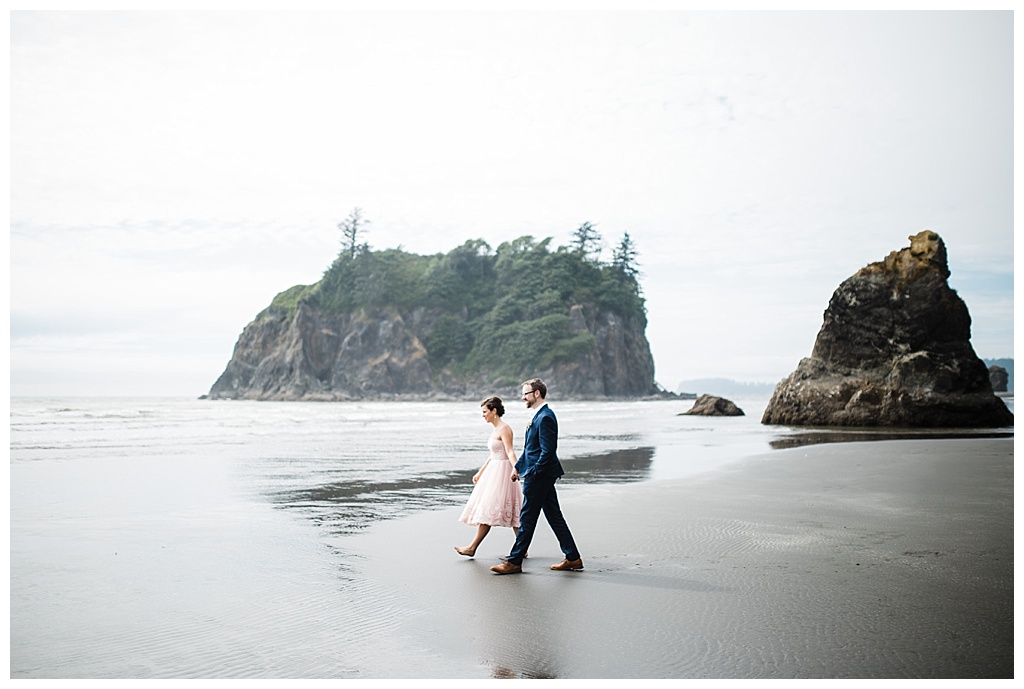 offbeat bride, hoh rainforest, ruby beach, olympic peninsula, julia kinnunen photography, destination wedding, colorado wedding, seattle wedding, wedding photography, bride, groom, adventure seekers, newlyweds, northwest washington wedding, elopement, intimate wedding