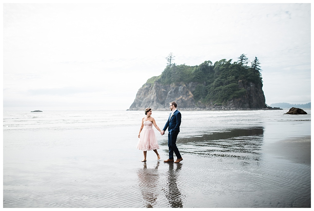 offbeat bride, hoh rainforest, ruby beach, olympic peninsula, julia kinnunen photography, destination wedding, colorado wedding, seattle wedding, wedding photography, bride, groom, adventure seekers, newlyweds, northwest washington wedding, elopement, intimate wedding