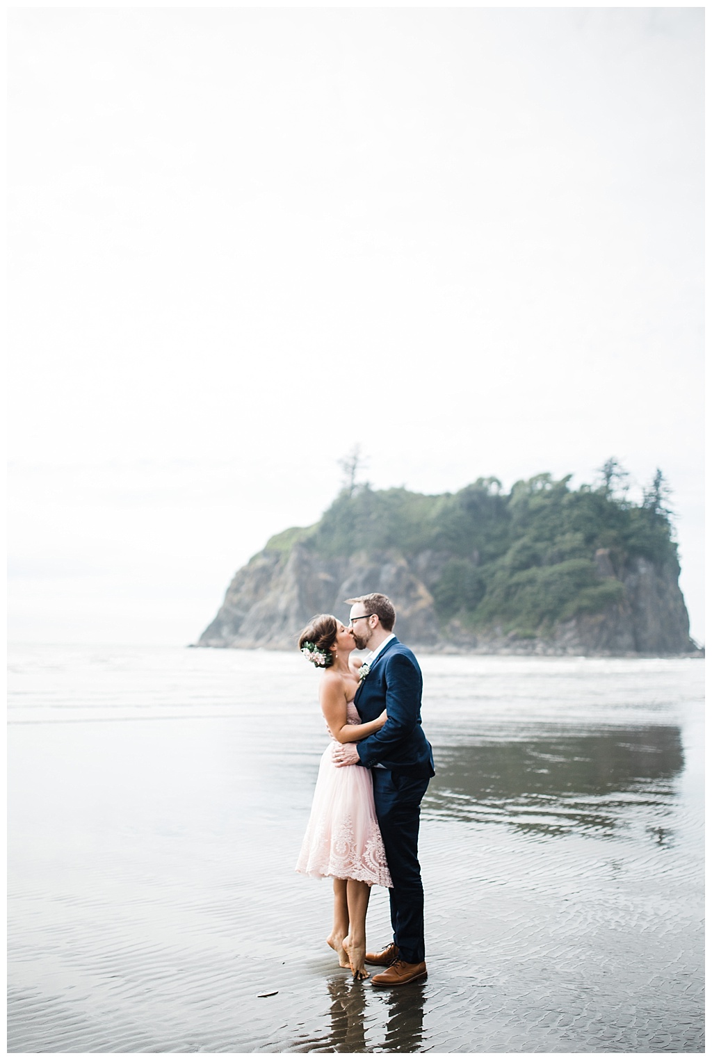 offbeat bride, hoh rainforest, ruby beach, olympic peninsula, julia kinnunen photography, destination wedding, colorado wedding, seattle wedding, wedding photography, bride, groom, adventure seekers, newlyweds, northwest washington wedding, elopement, intimate wedding