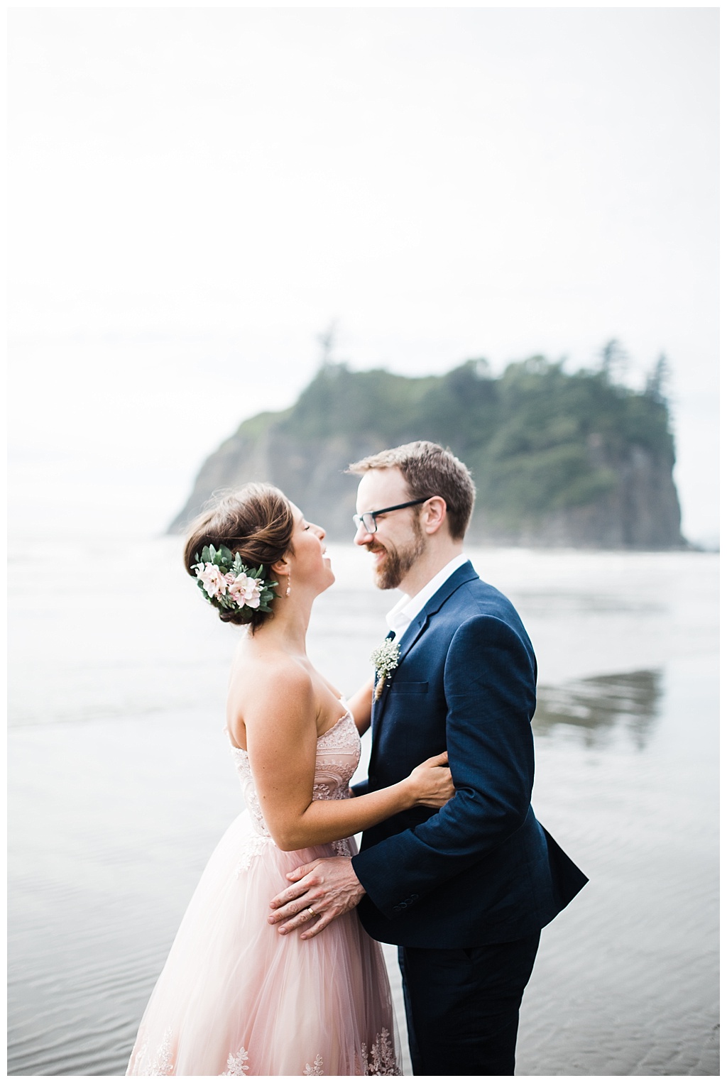 offbeat bride, hoh rainforest, ruby beach, olympic peninsula, julia kinnunen photography, destination wedding, colorado wedding, seattle wedding, wedding photography, bride, groom, adventure seekers, newlyweds, northwest washington wedding, elopement, intimate wedding