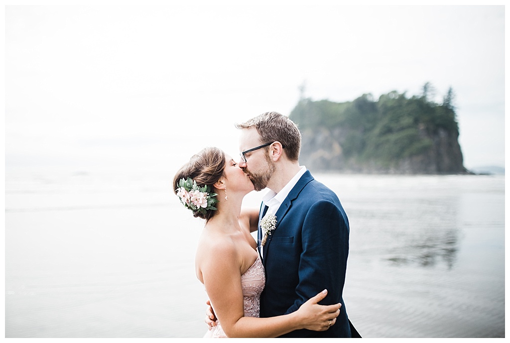 offbeat bride, hoh rainforest, ruby beach, olympic peninsula, julia kinnunen photography, destination wedding, colorado wedding, seattle wedding, wedding photography, bride, groom, adventure seekers, newlyweds, northwest washington wedding, elopement, intimate wedding