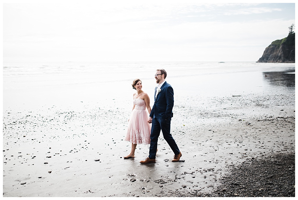 offbeat bride, hoh rainforest, ruby beach, olympic peninsula, julia kinnunen photography, destination wedding, colorado wedding, seattle wedding, wedding photography, bride, groom, adventure seekers, newlyweds, northwest washington wedding, elopement, intimate wedding