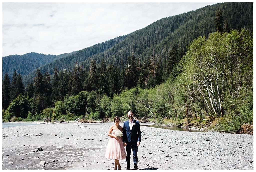 offbeat bride, hoh rainforest, ruby beach, olympic peninsula, julia kinnunen photography, destination wedding, colorado wedding, seattle wedding, wedding photography, bride, groom, adventure seekers, newlyweds, northwest washington wedding, elopement, intimate wedding