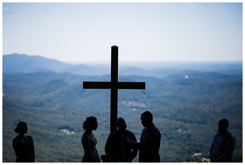 julia kinnunen photography, destination wedding, south carolina wedding, southern wedding, seattle wedding, wedding photography, bride, groom, newlyweds, offbeat bride, fred symmes chapel, oskar blues brewery, east coast bride, intimate wedding, ceremony