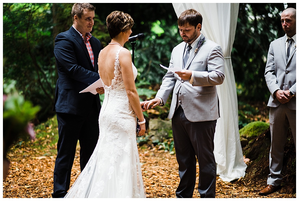 julia kinnunen photography, twin willow gardensl, snohomish wedding, seattle wedding, wedding photography, bride, groom, rustic wedding, diy wedding, newlyweds, pacific northwest wedding, ceremony