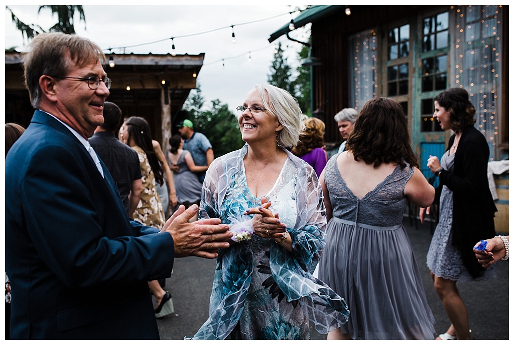 julia kinnunen photography, twin willow gardensl, snohomish wedding, seattle wedding, wedding photography, bride, groom, rustic wedding, diy wedding, newlyweds, pacific northwest wedding, reception, dance party