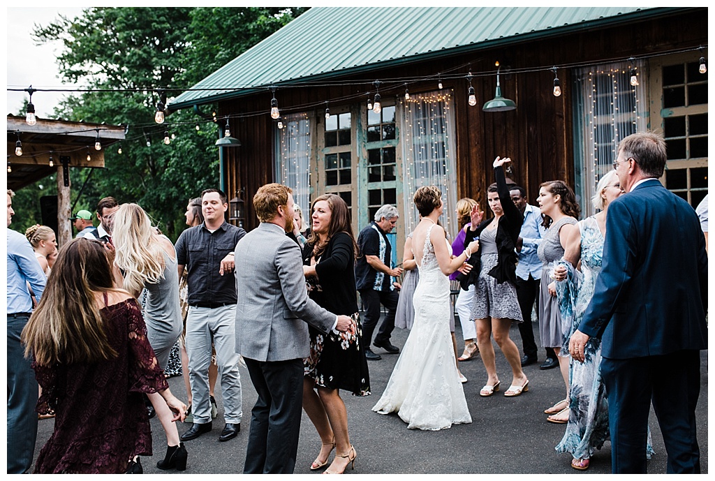 julia kinnunen photography, twin willow gardensl, snohomish wedding, seattle wedding, wedding photography, bride, groom, rustic wedding, diy wedding, newlyweds, pacific northwest wedding, reception, dance party