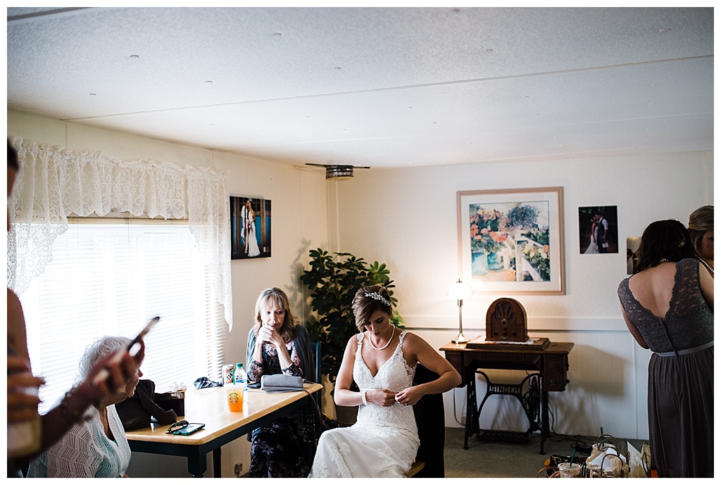 julia kinnunen photography, twin willow gardensl, snohomish wedding, seattle wedding, wedding photography, bride, groom, rustic wedding, diy wedding, newlyweds, pacific northwest wedding, getting ready, details