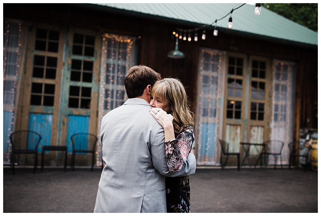 julia kinnunen photography, twin willow gardensl, snohomish wedding, seattle wedding, wedding photography, bride, groom, rustic wedding, diy wedding, newlyweds, pacific northwest wedding, reception , first dance