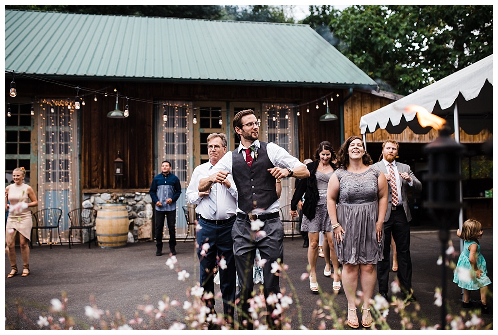 julia kinnunen photography, twin willow gardensl, snohomish wedding, seattle wedding, wedding photography, bride, groom, rustic wedding, diy wedding, newlyweds, pacific northwest wedding, reception ,dance party