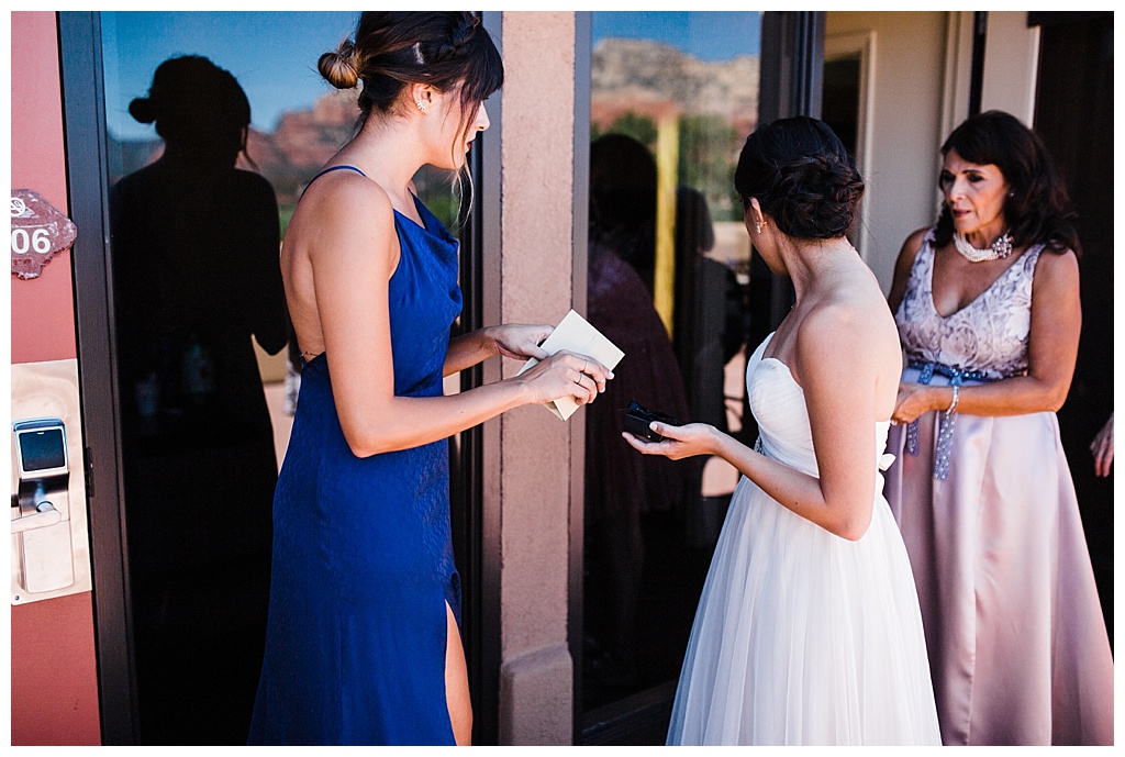 julia kinnunen photography, destination wedding, arizona wedding, seattle wedding, wedding photography, bride, groom, newlyweds, offbeat bride, agave of sedona, southwest wedding, desert wedding, intimate wedding, prep