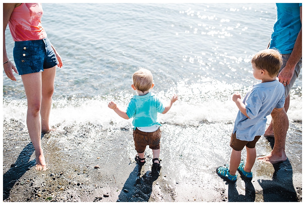 julia kinnunen photography, seattle family photographer, family portraits, lifestyle family photos, family fun, adventure photographer