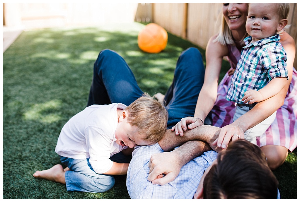 julia kinnunen photography, seattle family photographer, family portraits, lifestyle family photos, family fun, adventure photographer