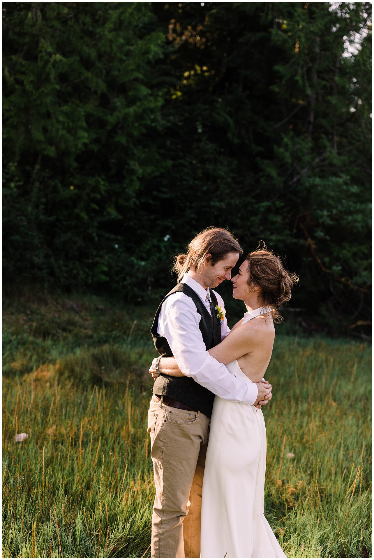 Julia Kinnunen photography, seattle wedding photographer, seattle engagement photographer, pnw wedding photographer, seattle portrait photographer, seattle elopement photographer, pnw elopement photographer, seattle couples photos, real life couples, seattle wedding planner, seattle wedding coordinator, offbeat bride, urban wedding, urban engagement photos, newlyweds, bride and groom, destination wedding, destination wedding photographer, adventure seekers, backyard wedding, pnw backyard wedding, flying anchor event design wedding, backyard wedding photographer, pnw backyard wedding photographer